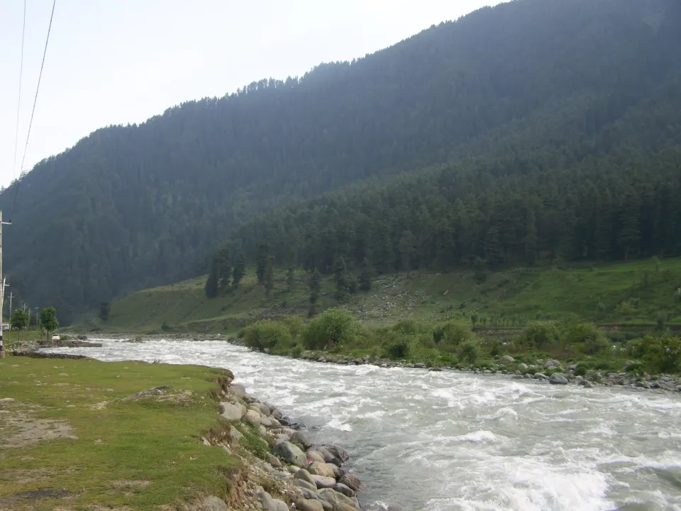 Riverside homestay room, Pahalgam