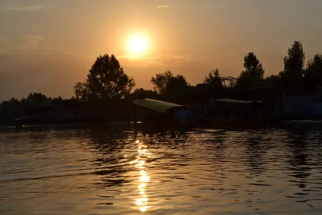 Sunset shikara ride (1 hour)