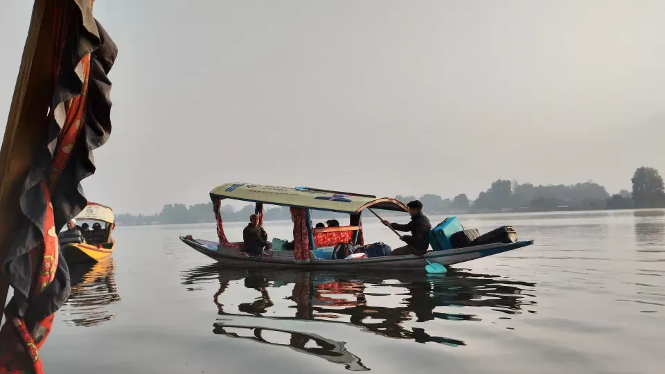 Private shikara on Nigeen Lake, 2 hours